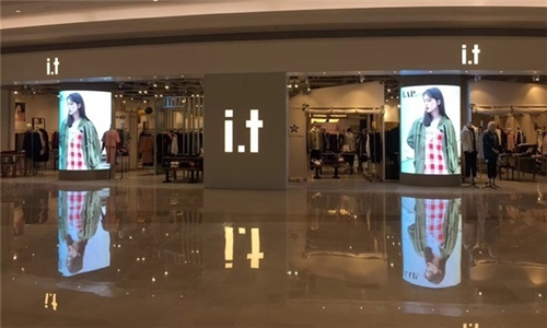 深圳商场i.t服装店室内LED显示屏案例